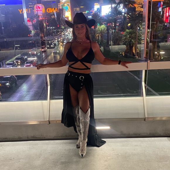 Fox Skirt Size 2 (M-L), Fox Bra Size L : (D+ CUP) 30"- 38” & Fox Bottoms Size M - Picture 1 of 7